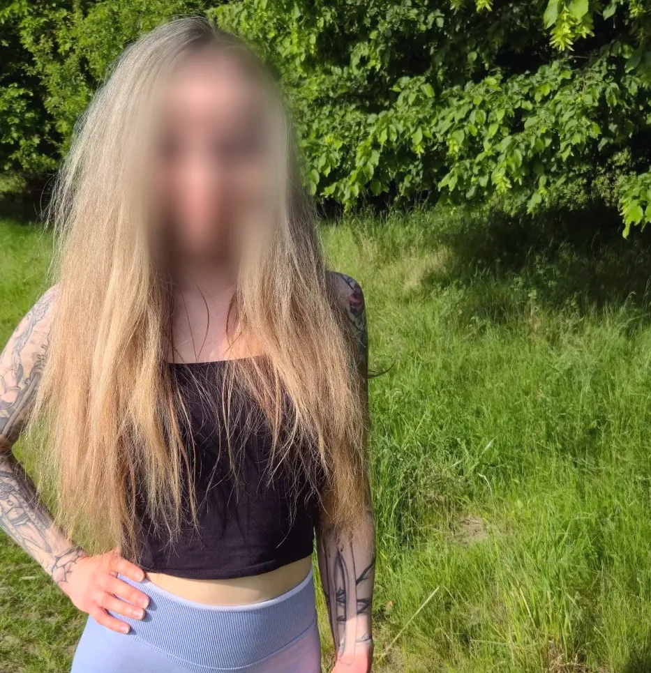Andrea, 27