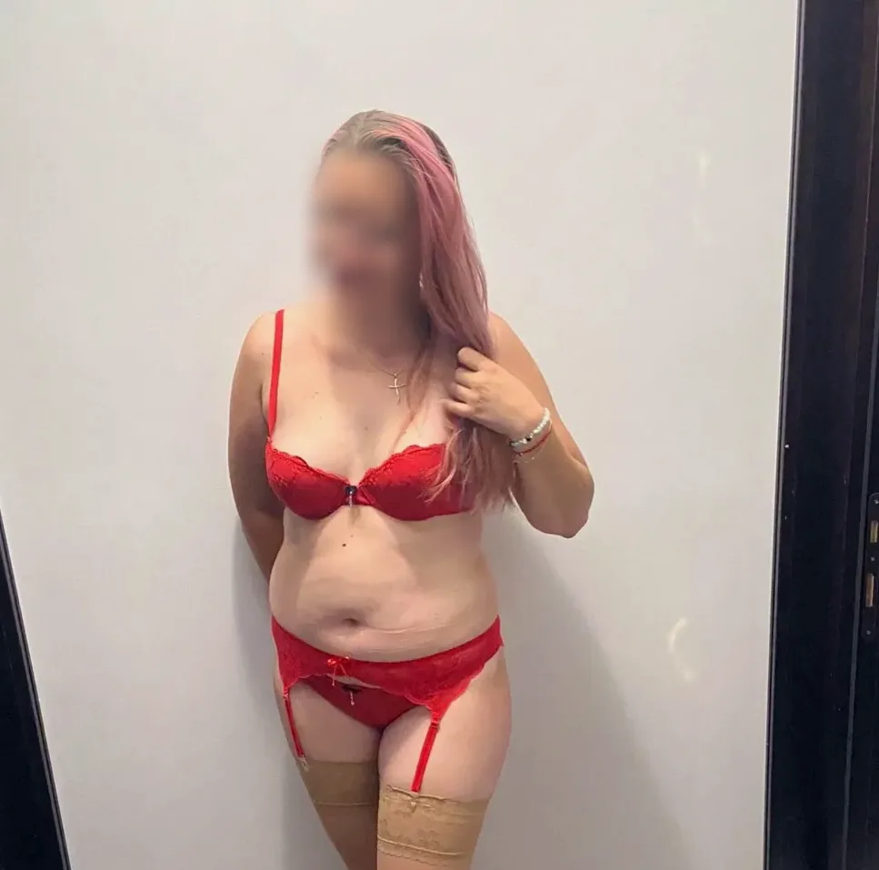 Pauline, 32